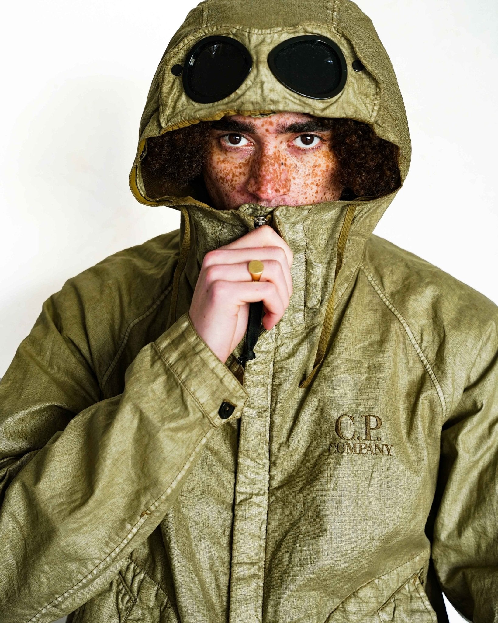 C.P. Company Lino Wax Goggle Jacket in Tree House- Beige